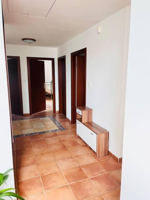 Apartman Se Zahradou 20 Minut Do Centra Prahy Apartment Orech Exterior photo